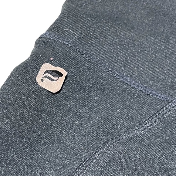 Fabletics Black Cropped Leggings Size L - Picture 8 of 8